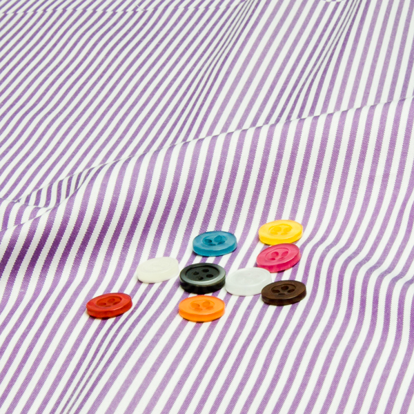 ボタンと紫ストライプの生地
