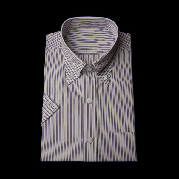 パープルレッドのストライプ柄 ボタンダウンカラー半袖のワイシャツ