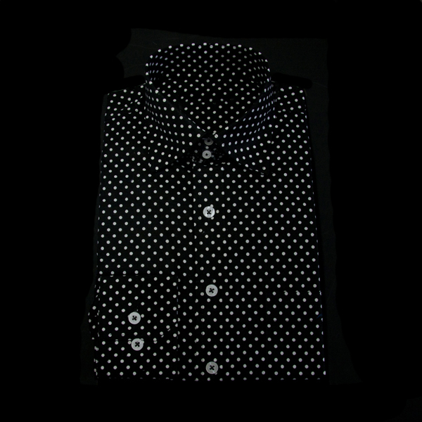 ブラック / ホワイトの特殊柄 セミワイドカラー　ドゥエボットーニレギュラー　角落ち（カットオフ）のワイシャツ