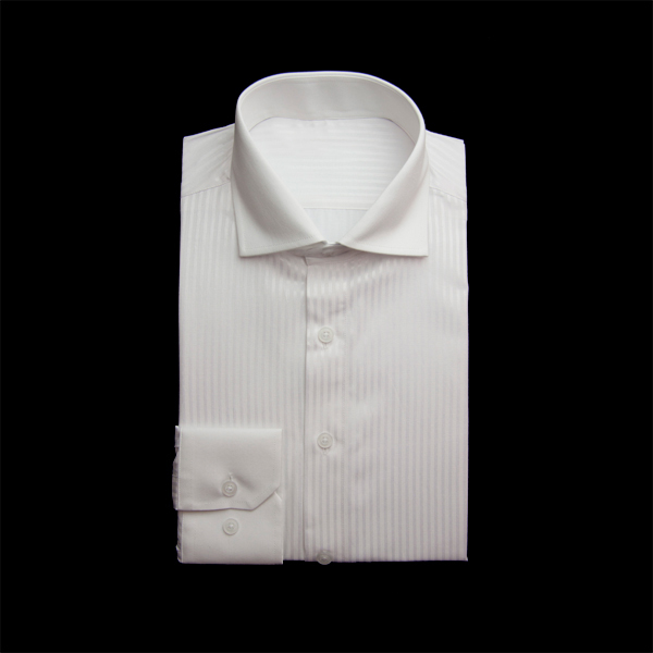 ホワイトのストライプ柄 ワイドカラー　ドゥエボットーニレギュラー　角落ち（カットオフ）のワイシャツ