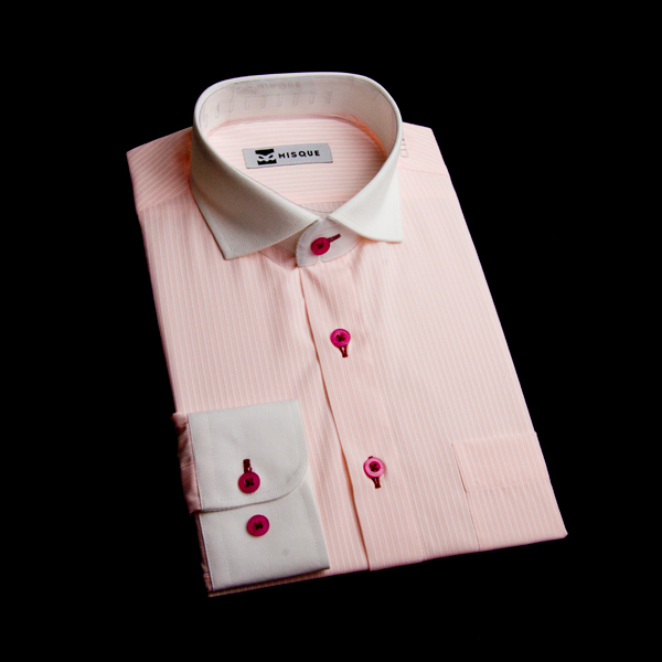 薄ピンクのストライプ柄 ワイドカラーレギュラー　ラウンドのワイシャツ