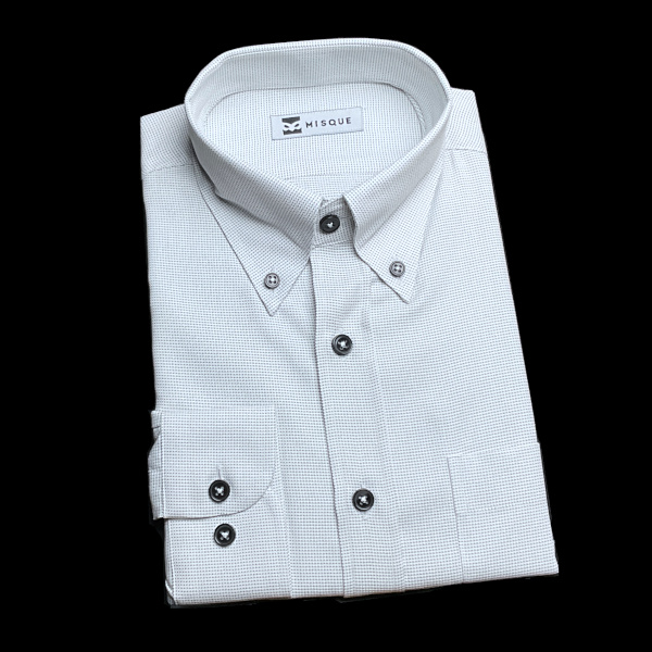 グレーのボタンダウンシャツ