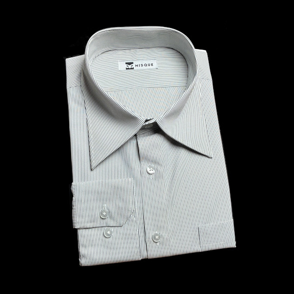 上品な細ストライプのシャツ