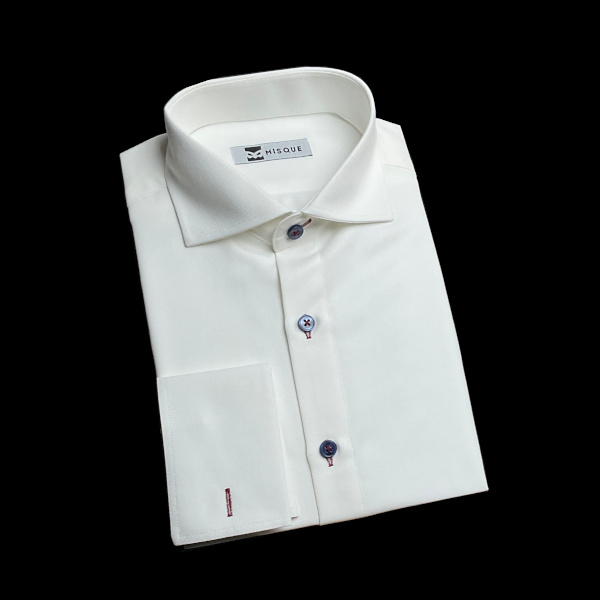 オフホワイトのダブルカフスシャツ