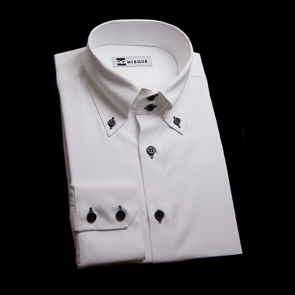 ホワイトのチェック柄 ボタンダウンカラー　ドゥエボットーニ　レギュラー　ツーボタン　角落ち（カットオフ）のワイシャツ