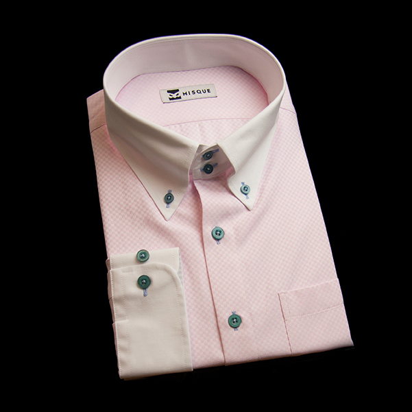 ピンクのチェック柄 ボタンダウンカラー　ドゥエボットーニ　レギュラー　ラウンドのワイシャツ
