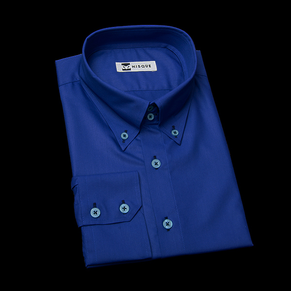濃藍色の無地柄 ボタンダウンカラー　ドゥエボットーニ　レギュラー　ツーボタン　角落ち（カットオフ）のワイシャツ